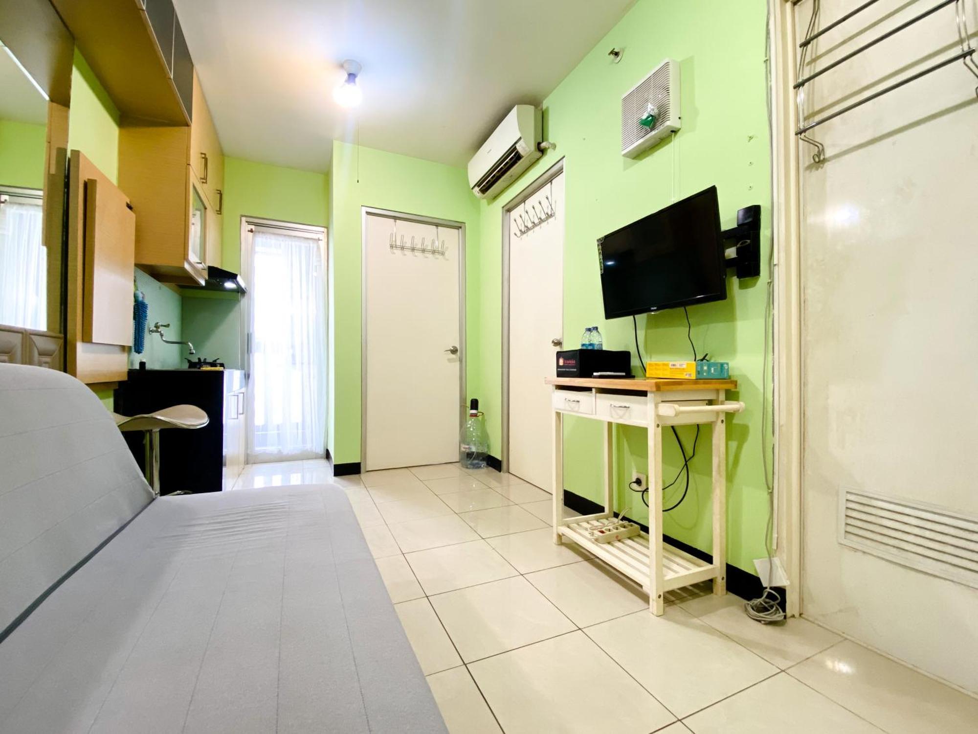 Stunning And Homey 2br Pool View Bay Pluit By Travelio Jakarta